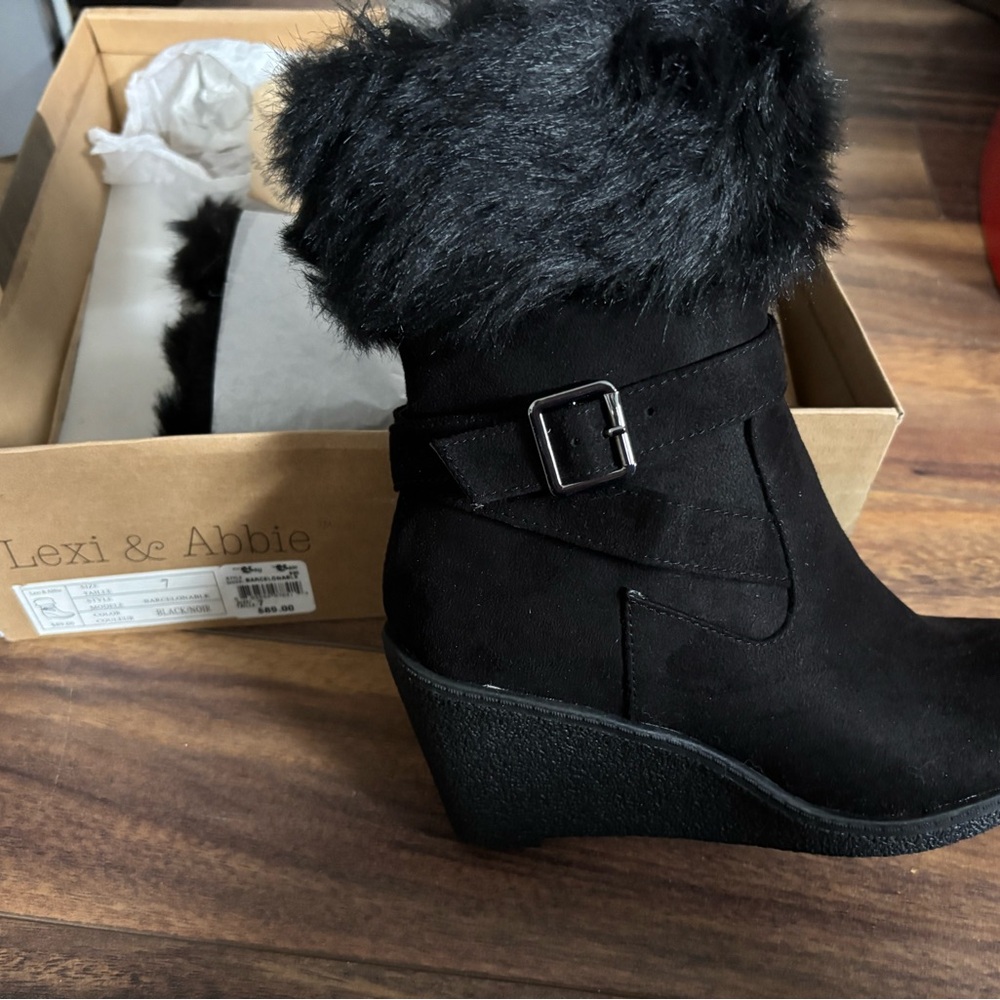 NWT classy spring:fall boot